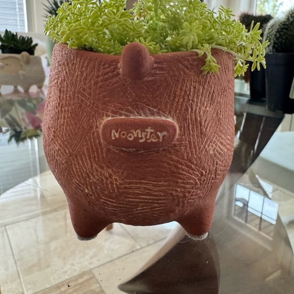 Cute handmade terracotta 🐰 planter with drainage hole. Cactus and succulent pot - Picture 11 of 15
